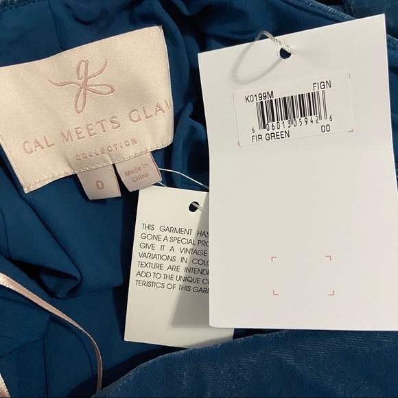 NWT Gal Meets Glam Christine Velvet Dress - Picture 6 of 7